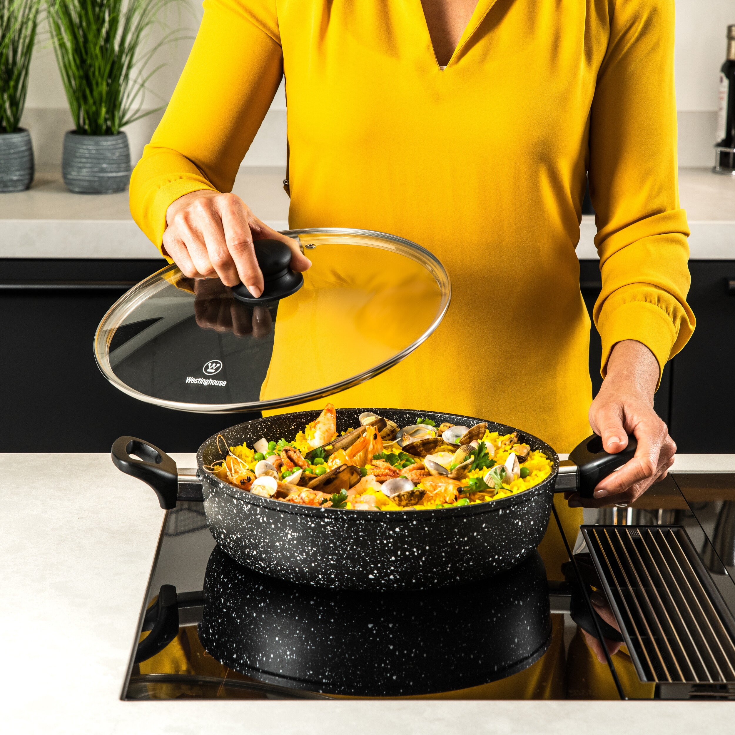 Black Marble Serie - Low Casserole w. Glass Lid - Ø32cm