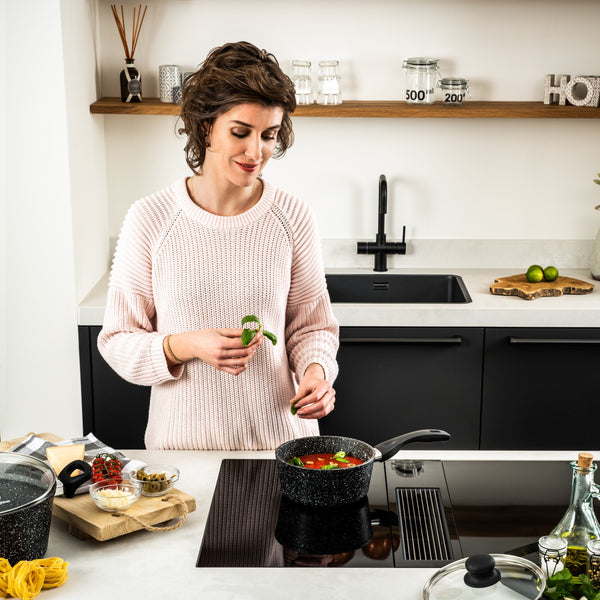 Westinghouse Petite Casserole avec manche 18 cm - Noir Marbre 